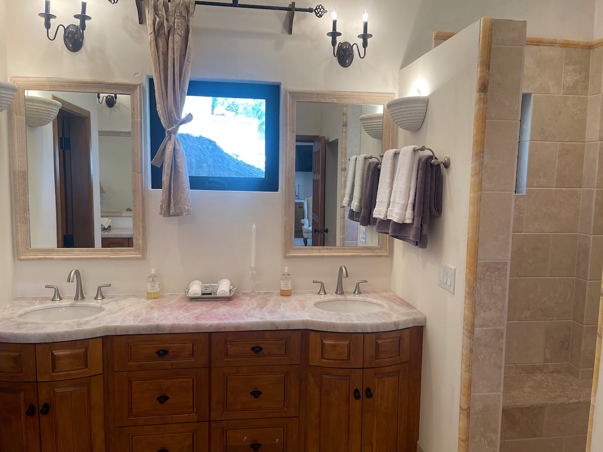 Villa Paraiso Cabo full bathroom