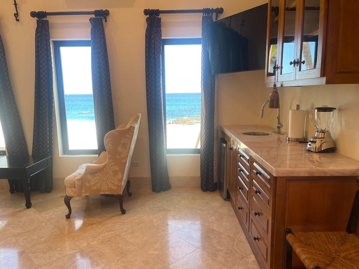 Villa Paraiso Cabo oceanfront suite kitchen area