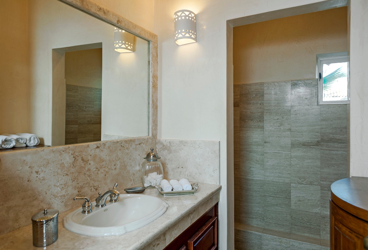 Bath Bedroom 4