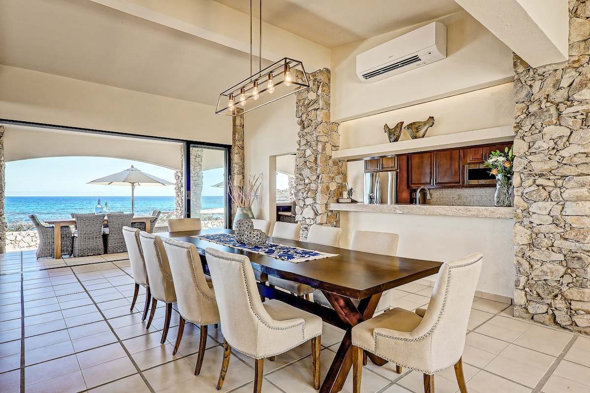 Dining area image 2