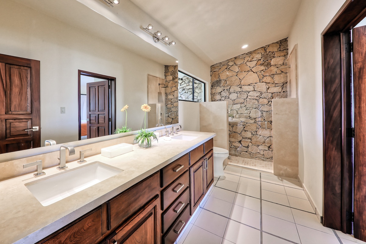 Full bathroom 3 image 1