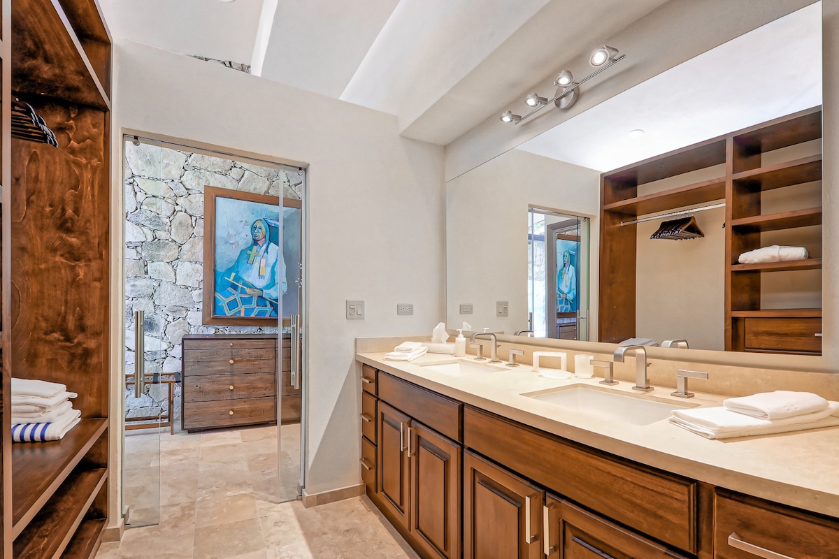 Full bathroom 1 image 2