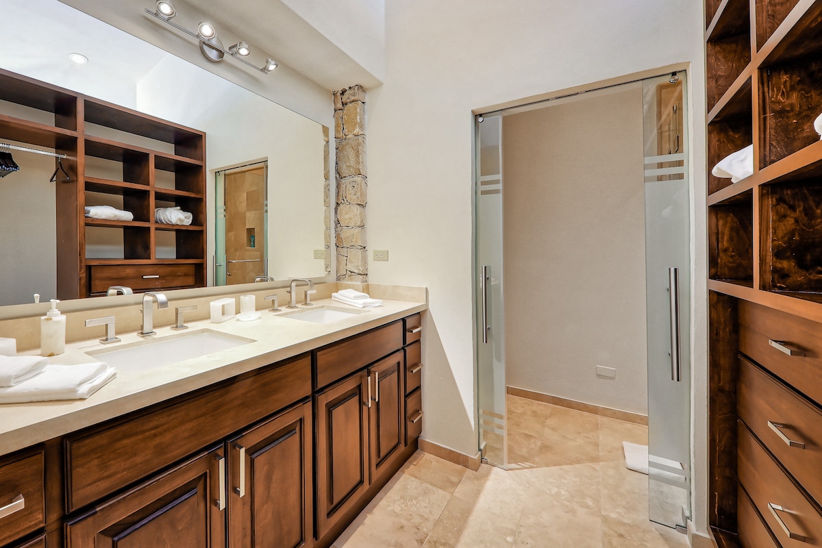 Full bathroom 1 image 1