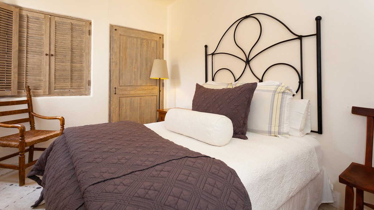 Villa Pacifica - Casita bedroom suite