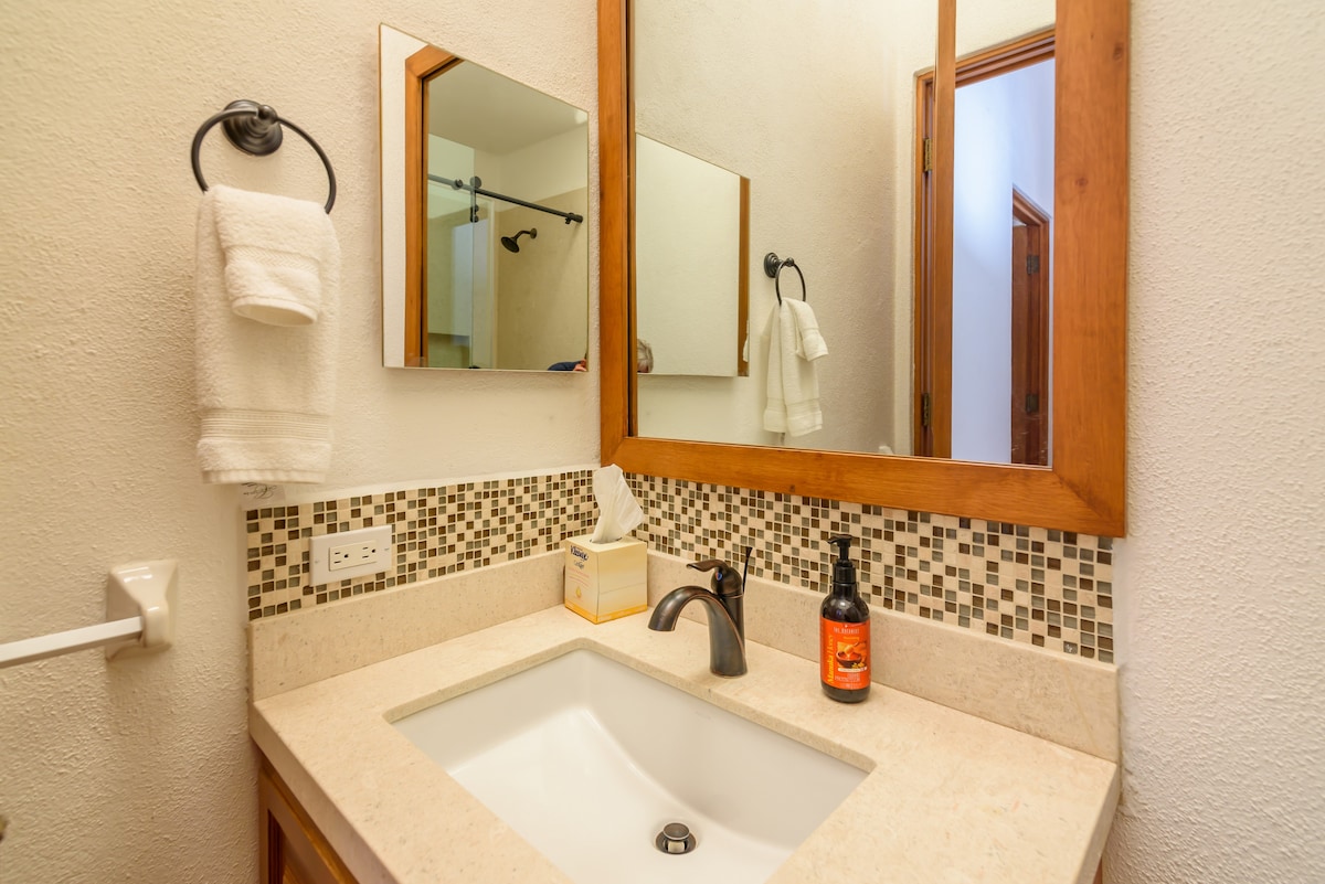 Full bathroom 3 image 2