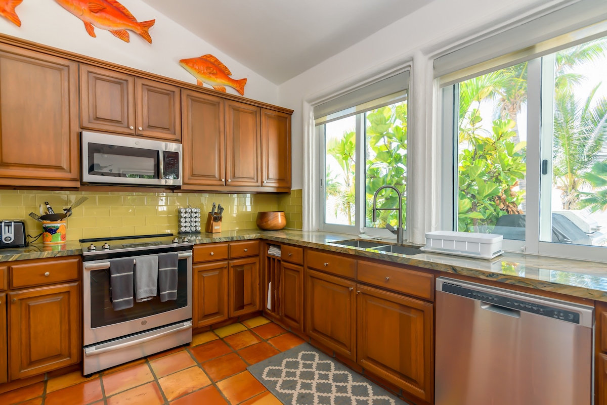 Full kitchen image 1