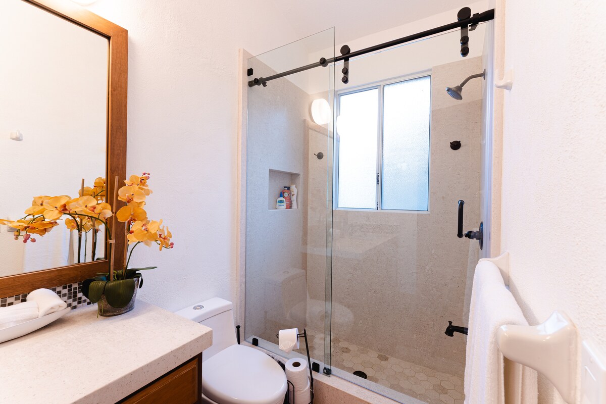 Full bathroom 4 image 1
