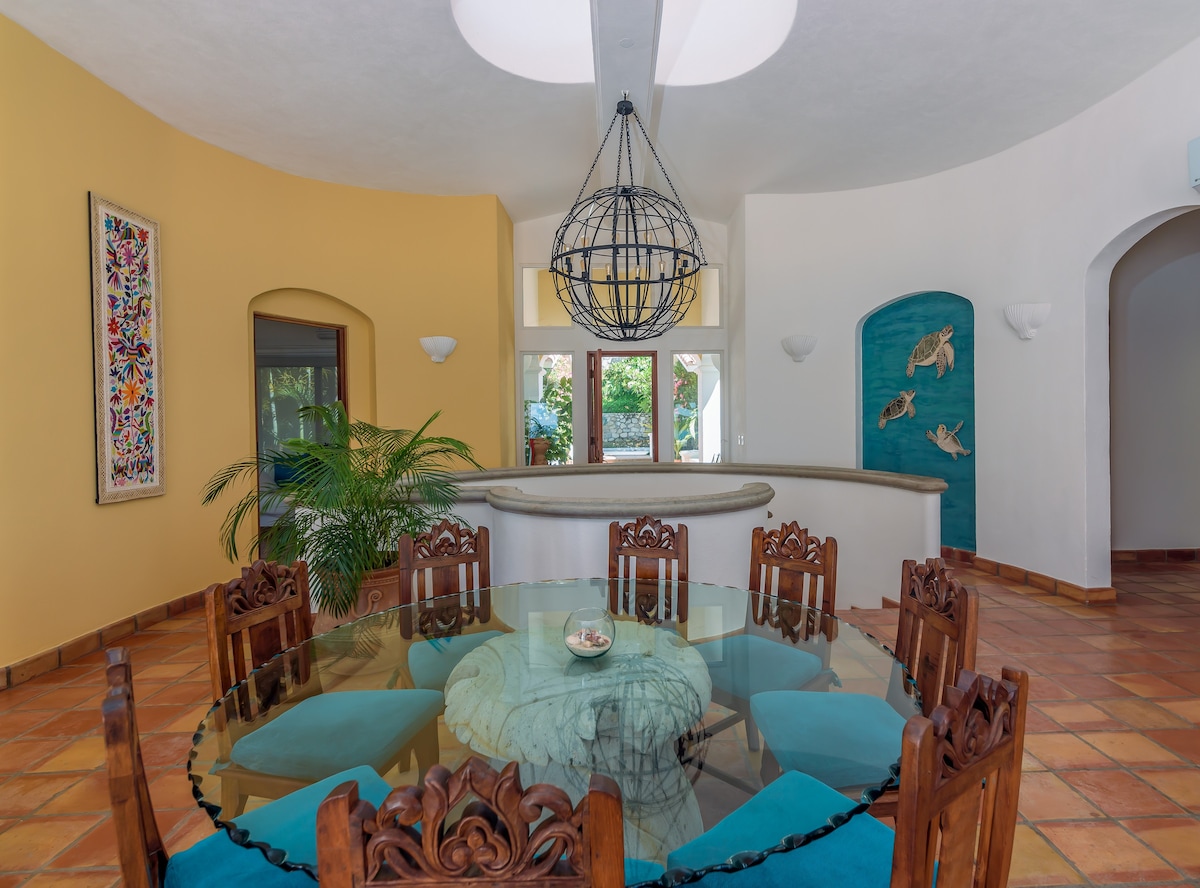Dining area image 2