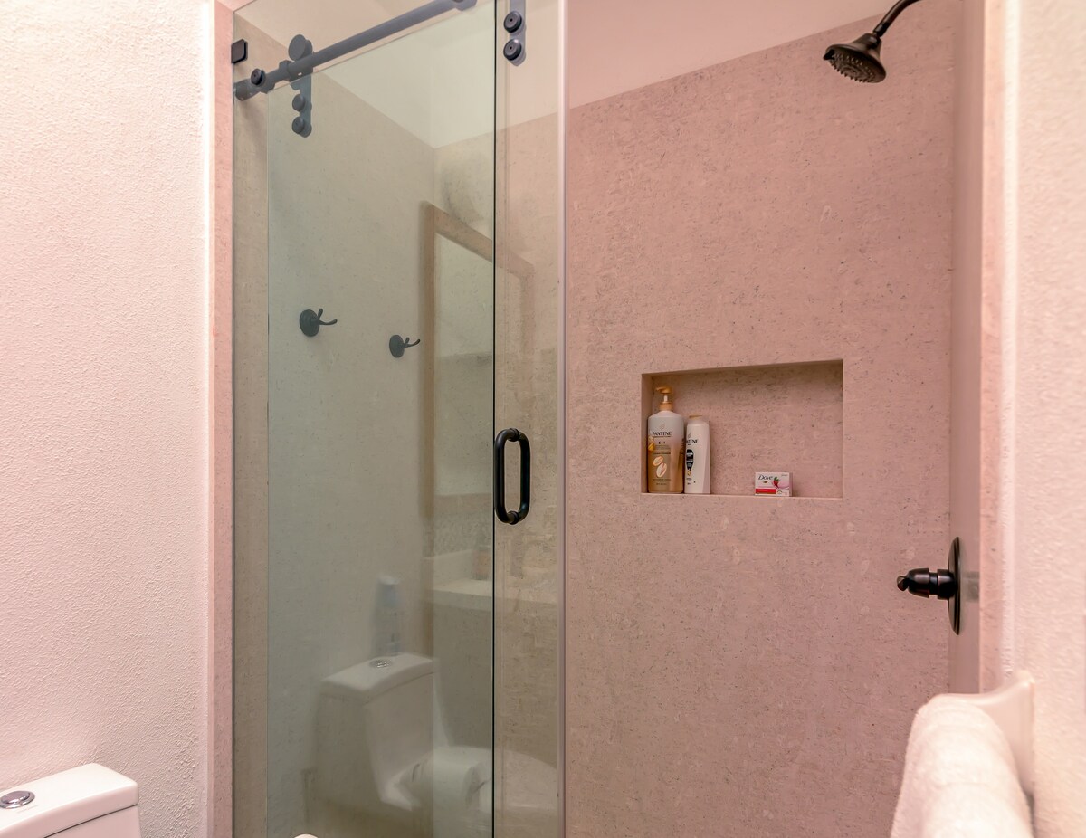 Full bathroom 3 image 1