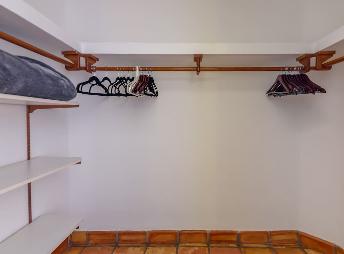Bedroom 1 image 6