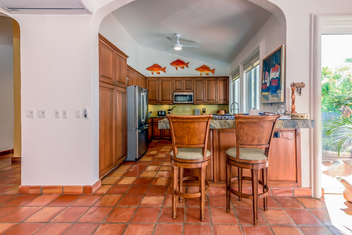 Full kitchen image 2