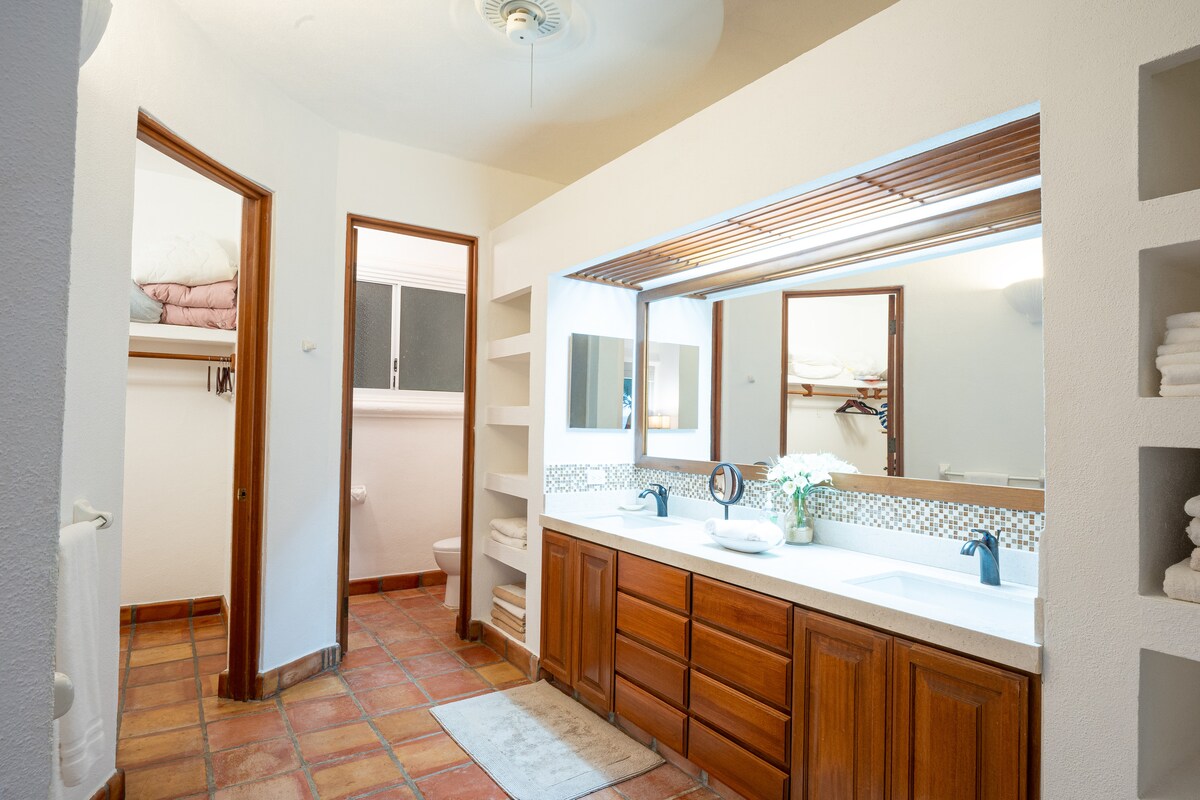 Full bathroom 2 image 1
