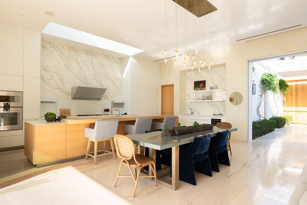 Dining area image 1