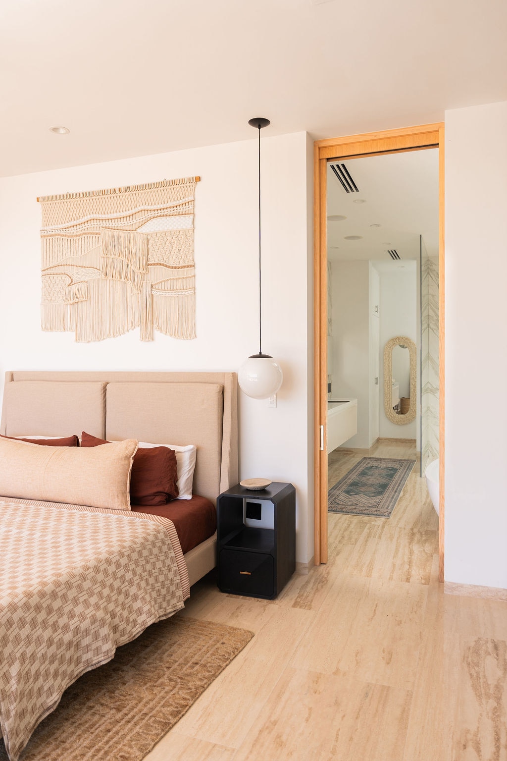 Bedroom 1 image 3