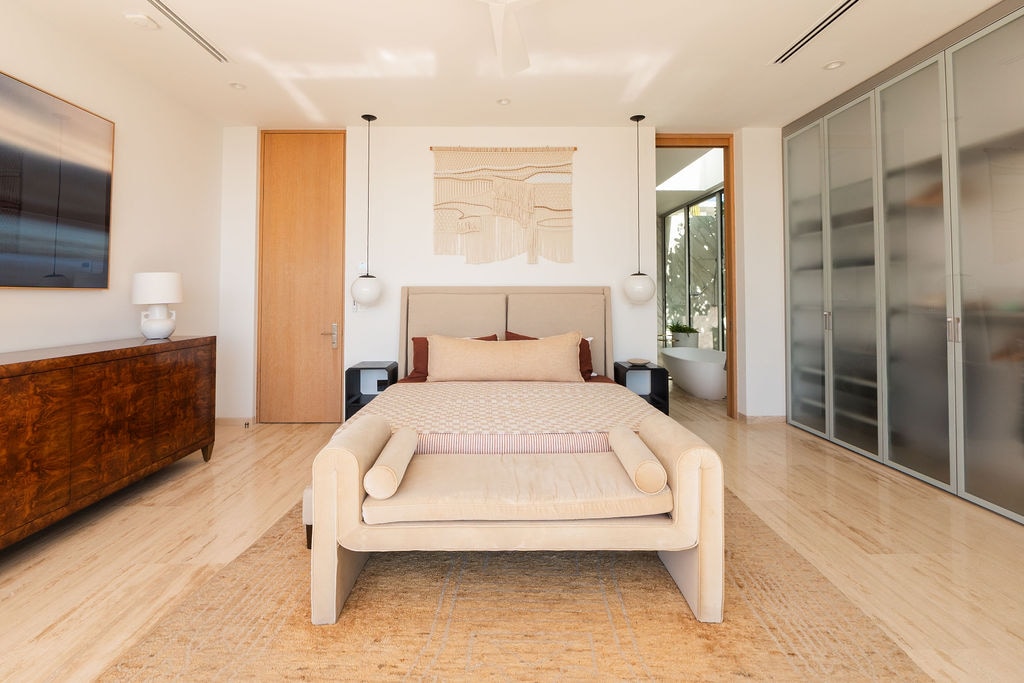 Bedroom 1 image 1