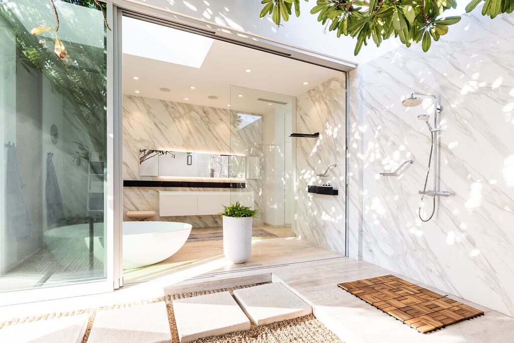 Full bathroom 1 image 7
