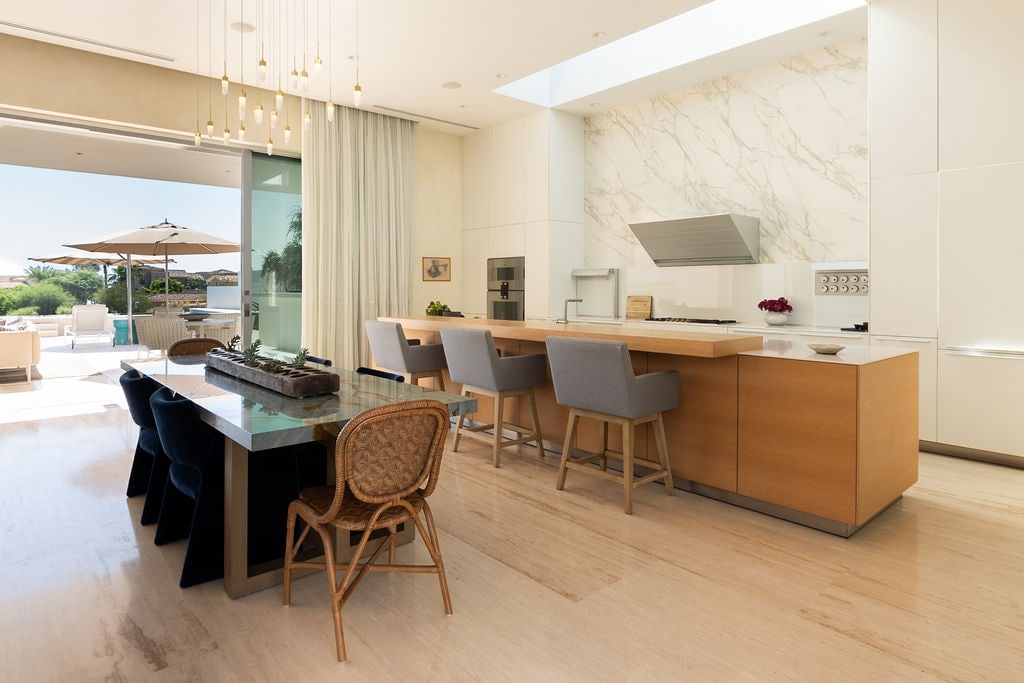 Dining area image 6