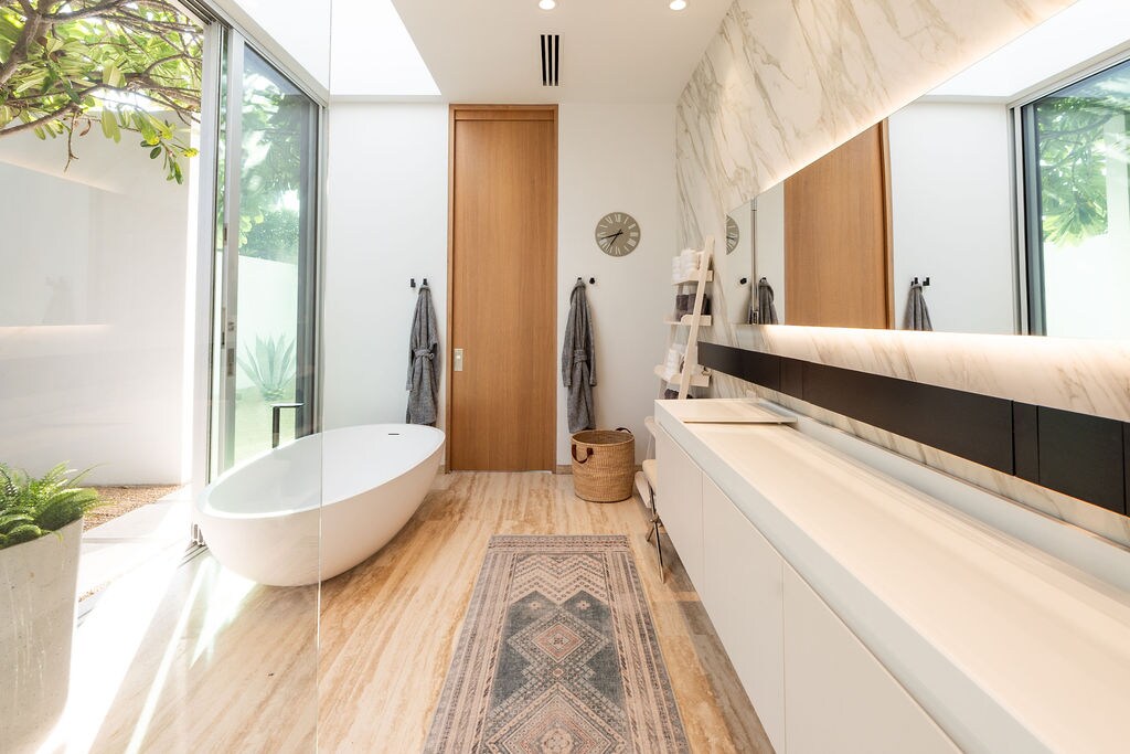 Full bathroom 1 image 2